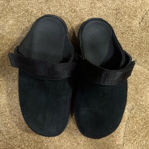 Black Adjustable Strap Slip-On Sandals